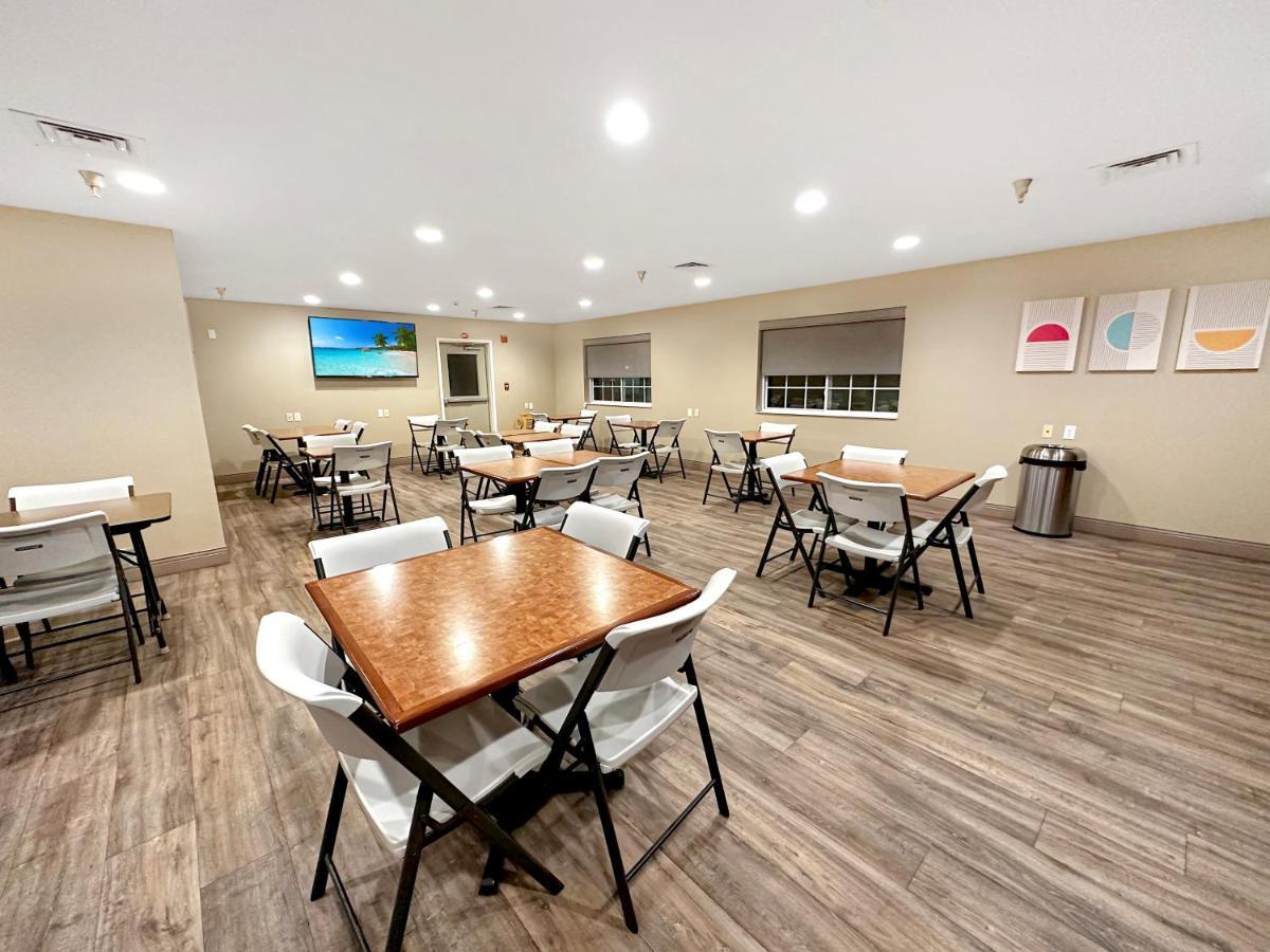Estherville Hotel & Suites Luaran gambar