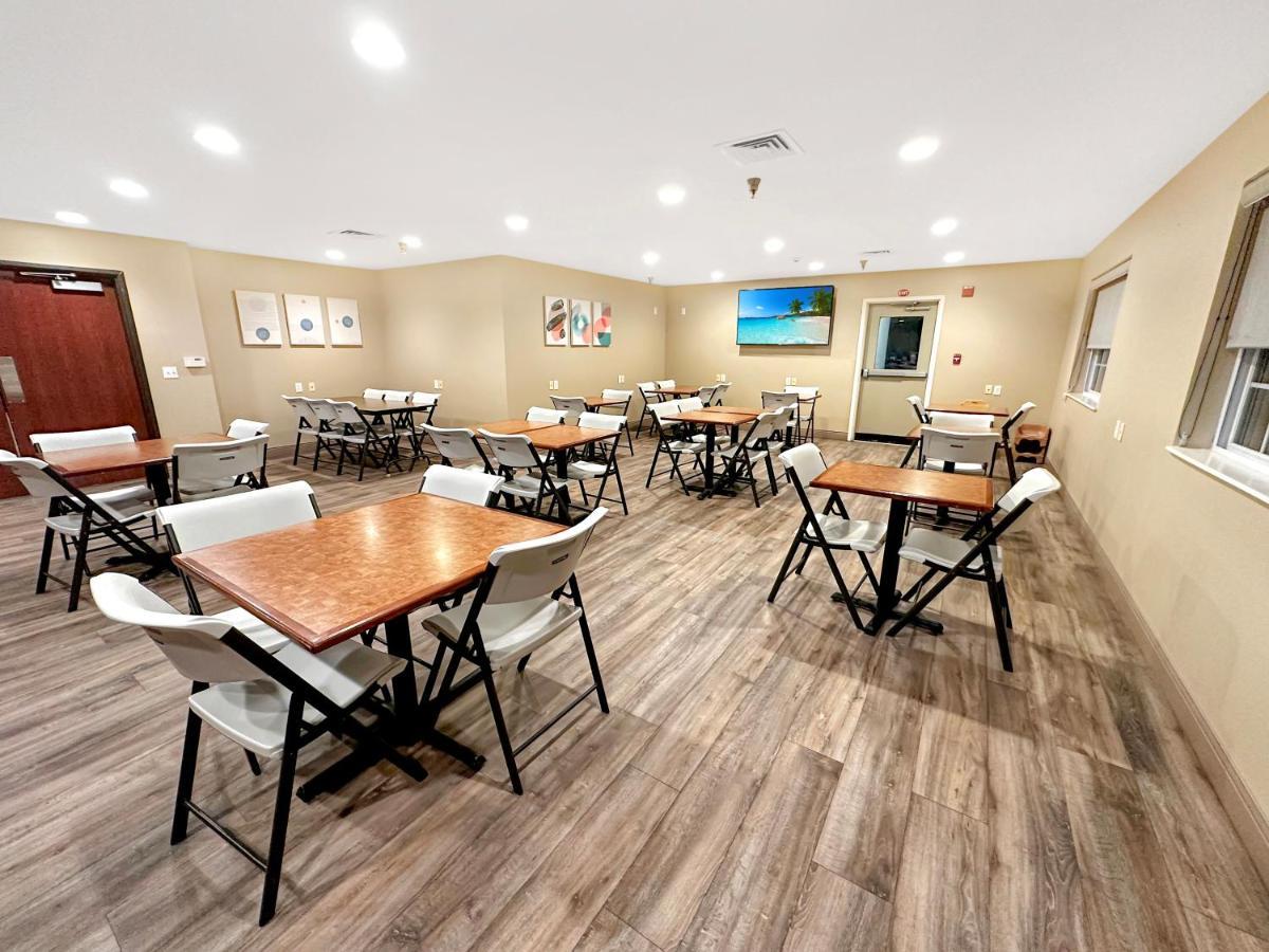 Estherville Hotel & Suites Luaran gambar