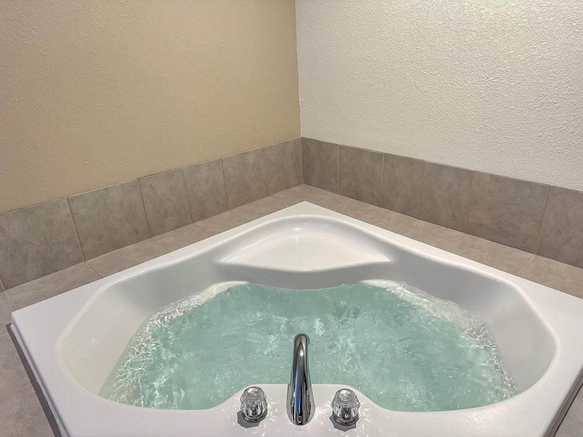 Estherville Hotel & Suites Luaran gambar