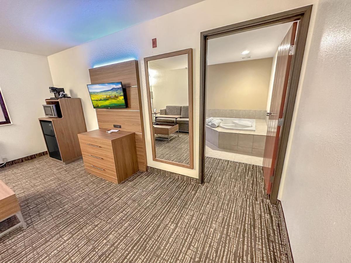 Estherville Hotel & Suites Luaran gambar